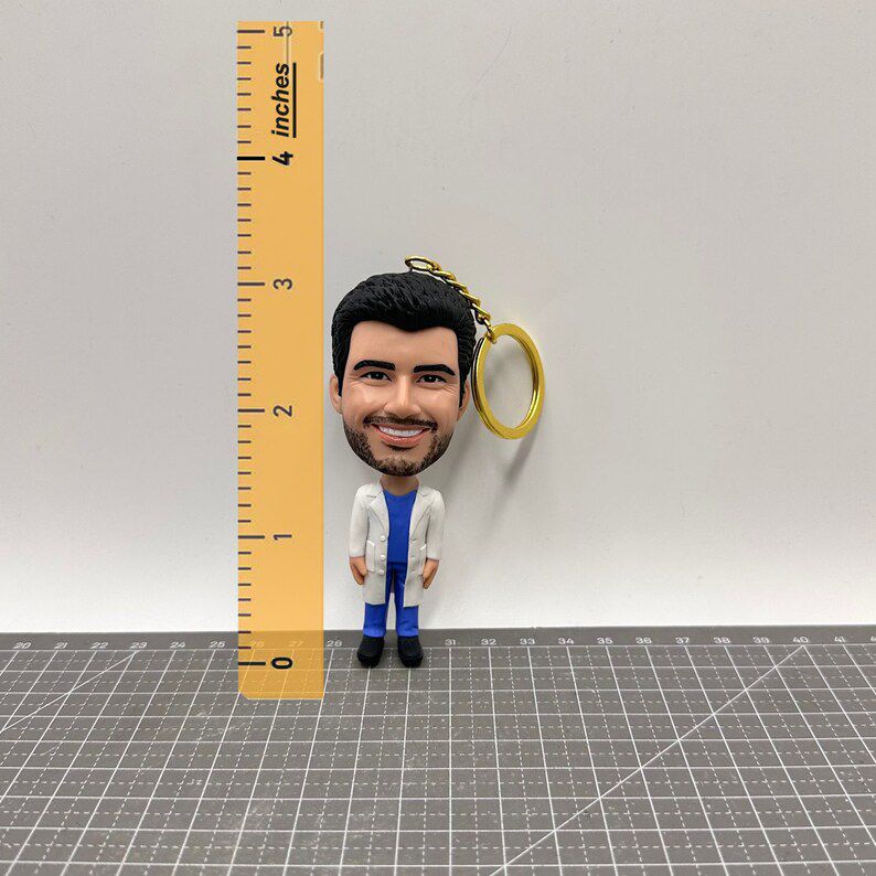 Bobble head keychain with size reference